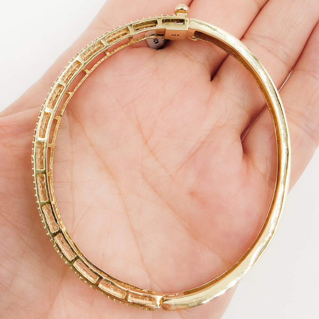 KG89. 14K Solid Gold Diamond Bangle