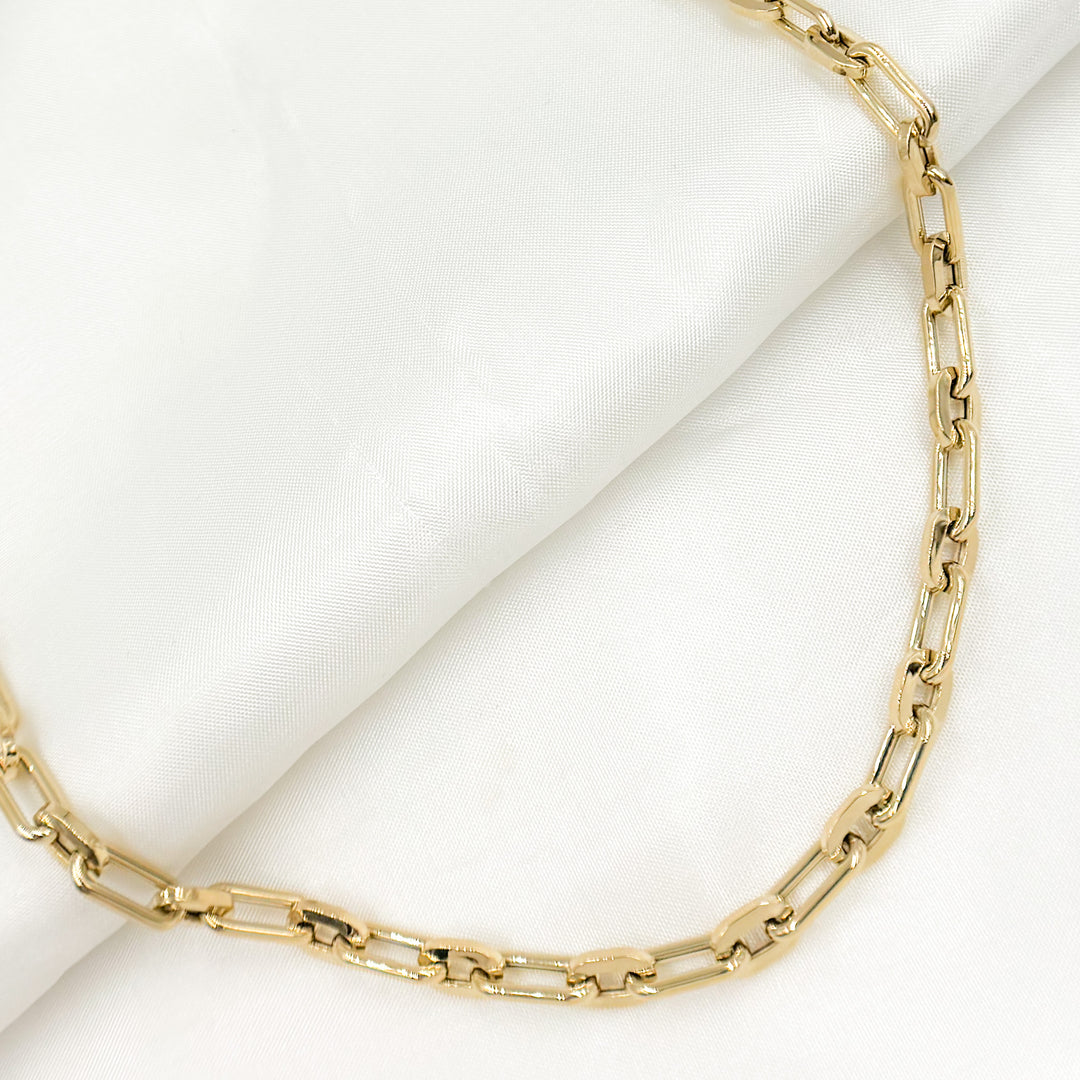 568/870/G. 14K Yellow Gold Hollow Smooth and Flat Paperclip Chain