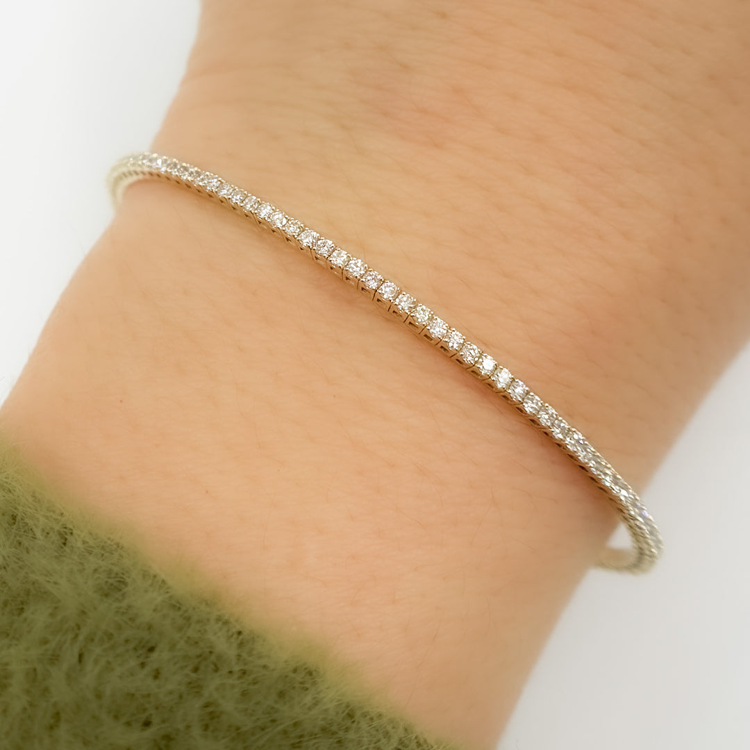 BNL68424. 14K Solid Gold Diamond Bangle
