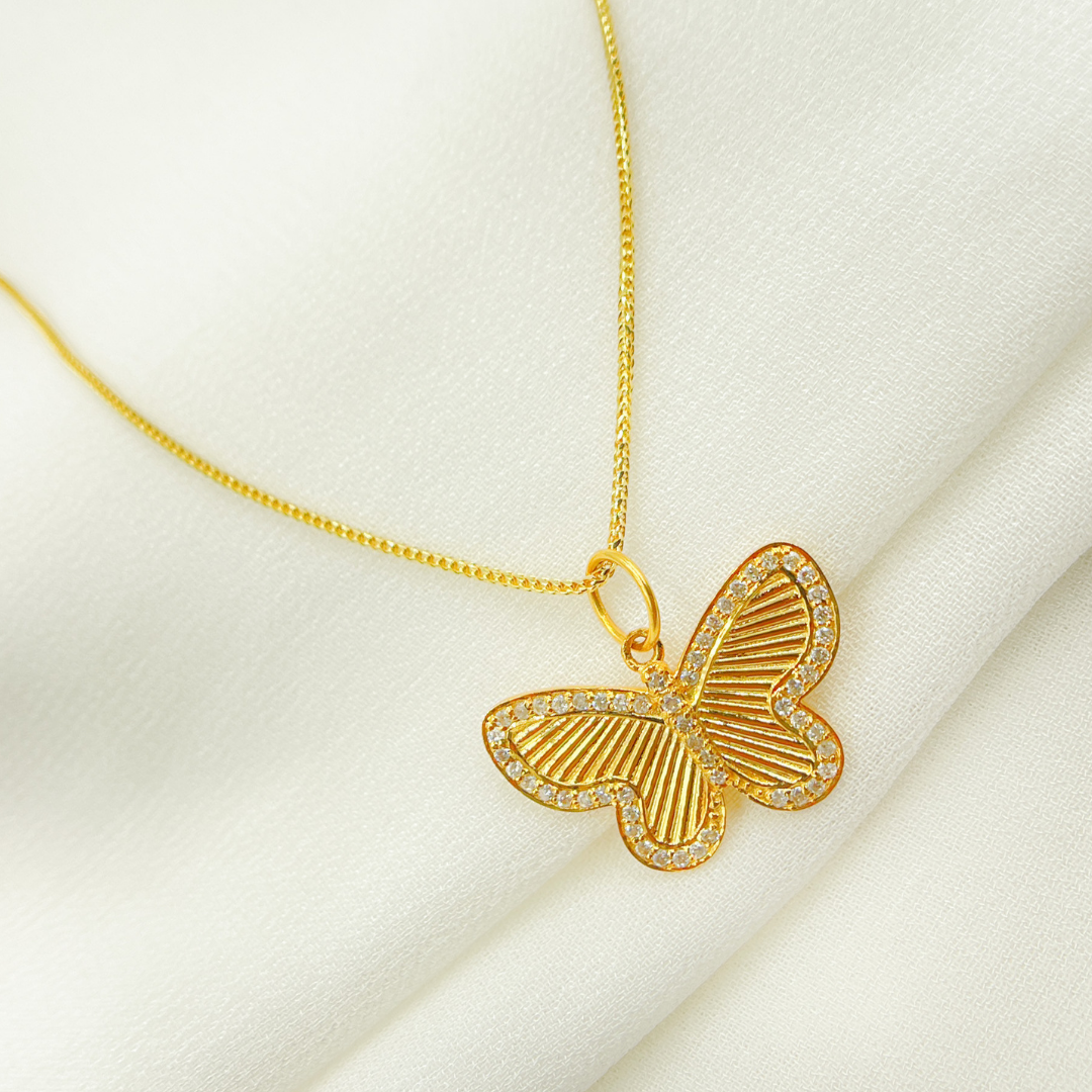 14K Solid Gold Charm. Butterfly Pendant with Diamonds. GDP191