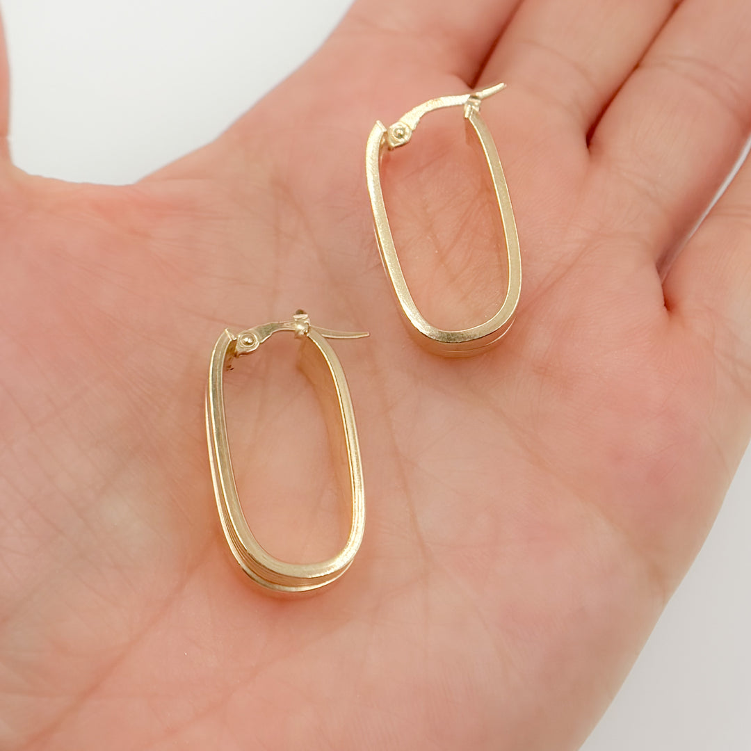 15850022147. 14K Solid Gold Smooth and Ribbed Rectangular Hollow Hoop Earrings