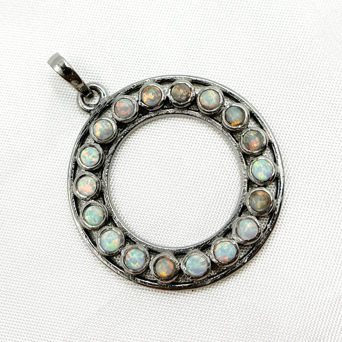 DSP040. Sterling Silver Round Pendant with Gemstone