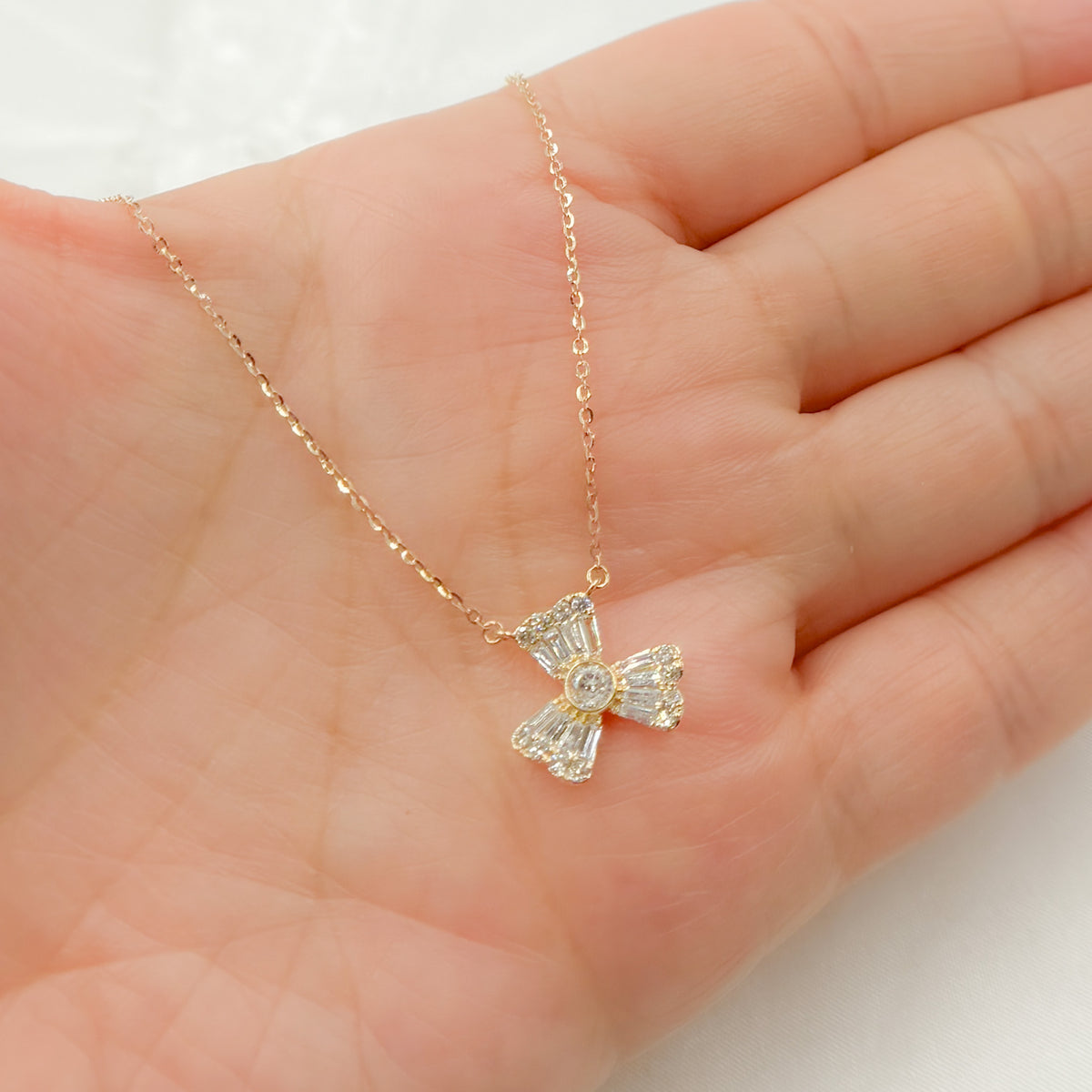 NFG71572. 14k Solid Gold Diamond Flower Necklace