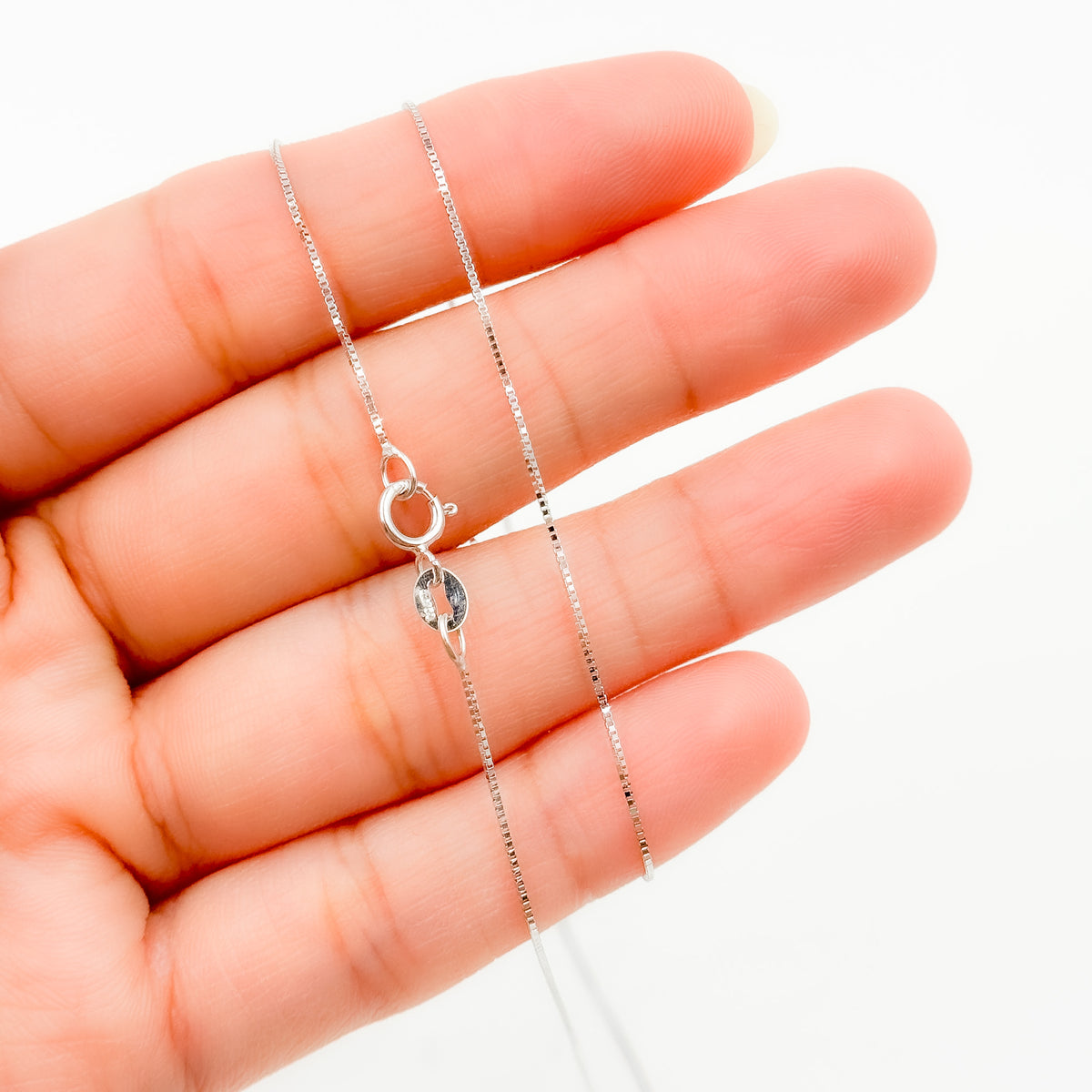 040VEDWG18K. 18K Solid White Gold Box Chain