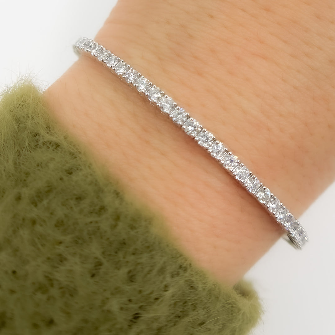 BNP68311. 14K Solid Gold Diamond Bangle