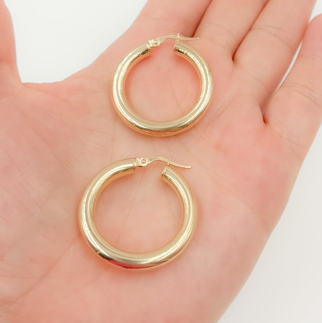 15850000043. 14K Solid Gold Hollow Smooth Hoop Earrings