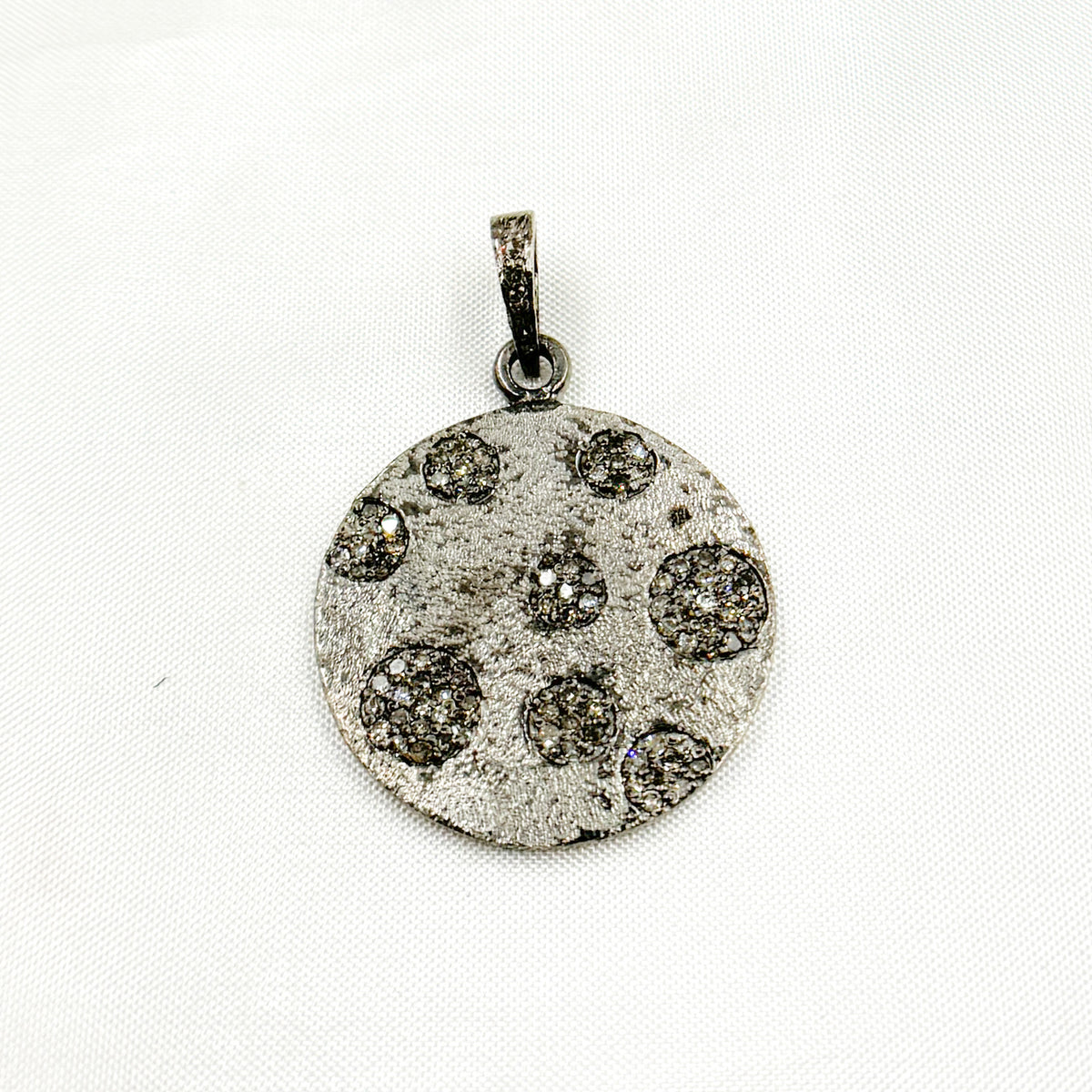 DP260. Diamond Sterling Silver Round Pendant
