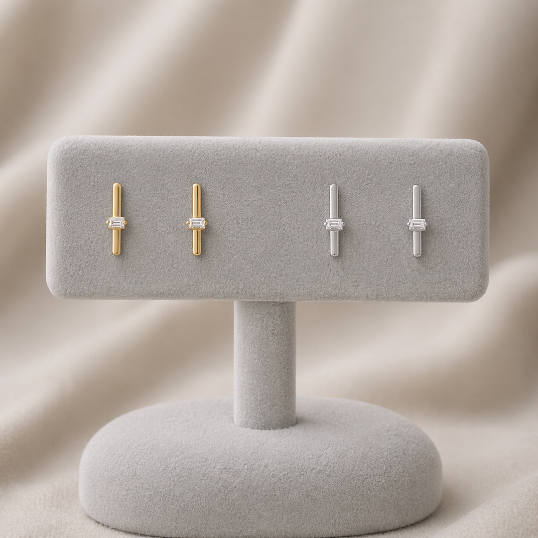 EFA54270. 14K Solid Gold Diamond Bar Studs