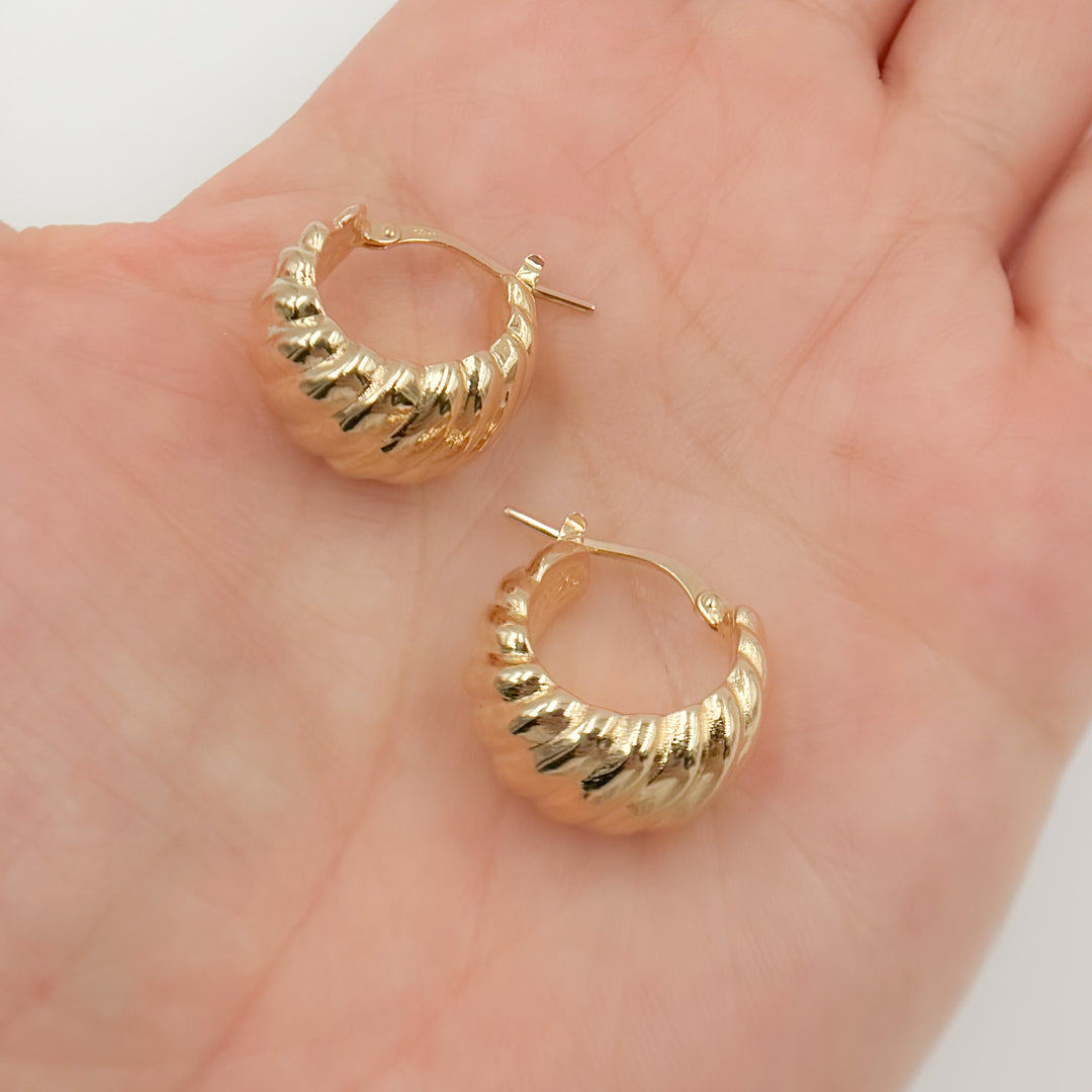 15850013653. 14K Solid Gold Ribbed Hollow Hoop Earrings