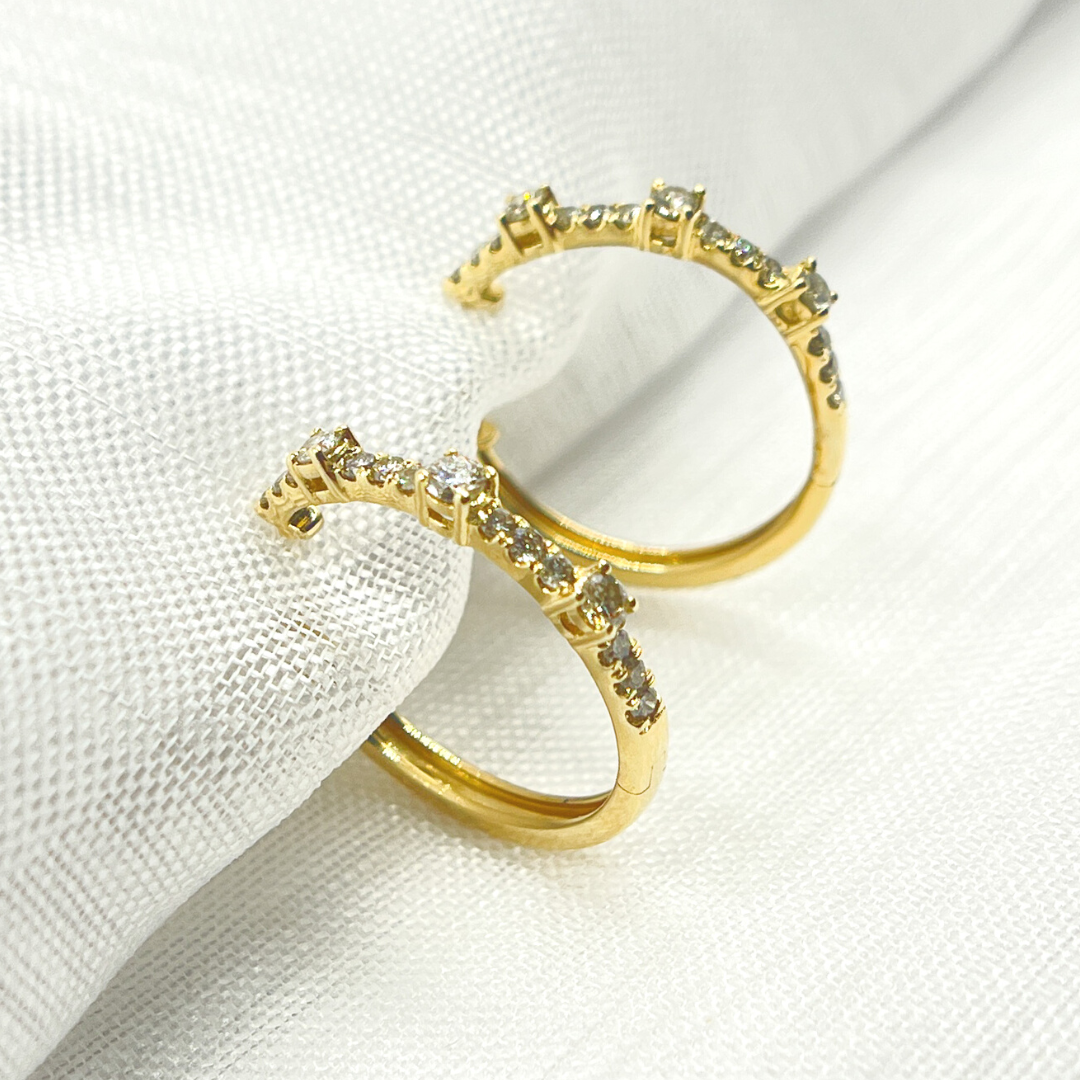 14K Solid Gold Diamond Hoop Earrings. EHH56702