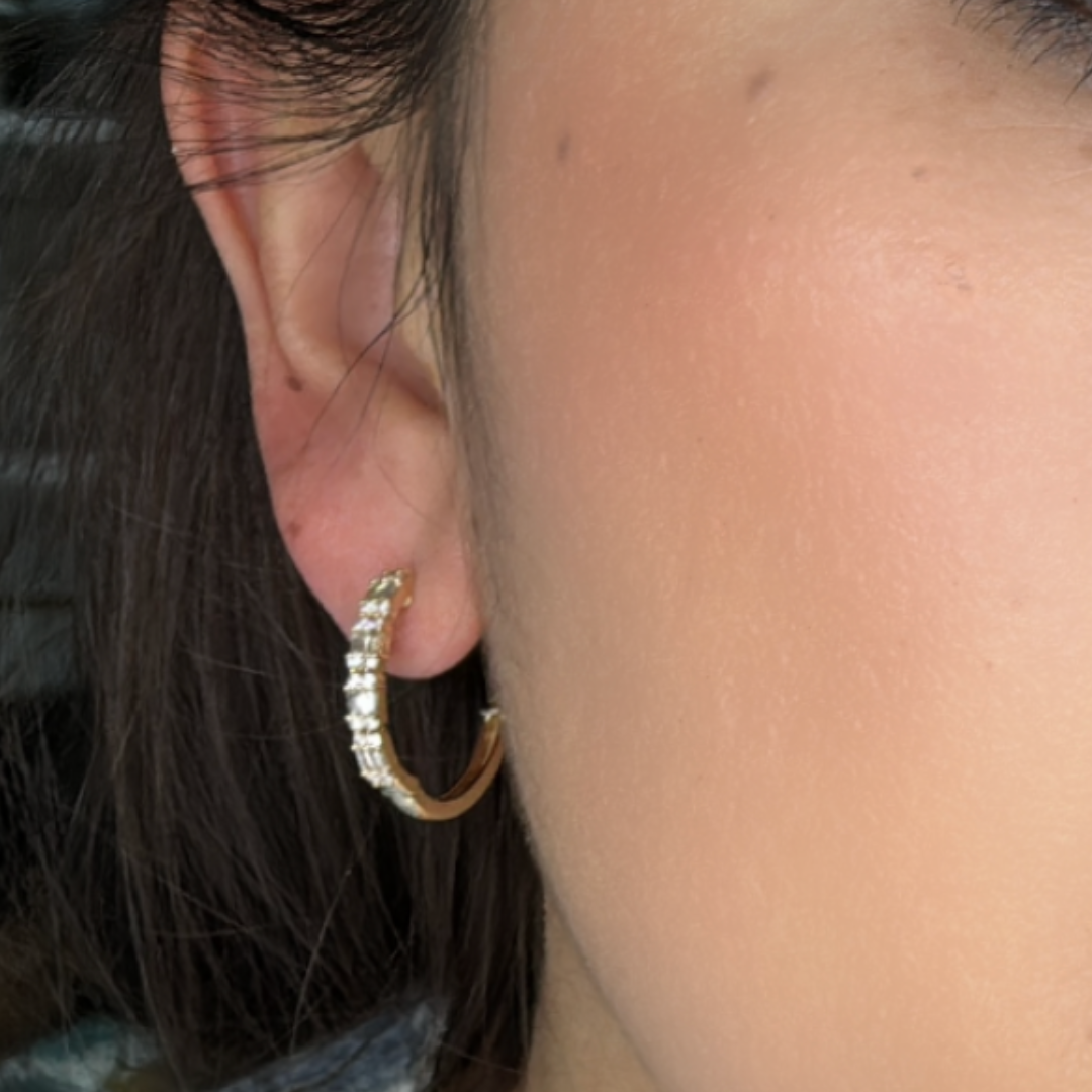 EHH56874. 14k Solid Gold Diamond Baguette Oval Hoops