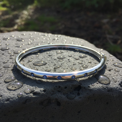 BNZ68717. 14k Solid Gold Bangle