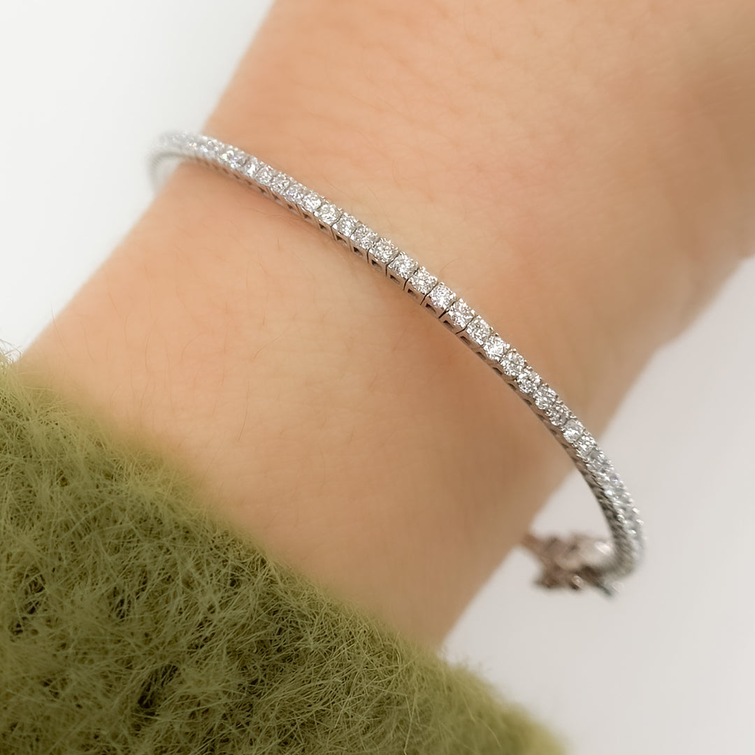 BNL68424. 14K Solid Gold Diamond Bangle