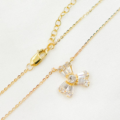 NFG71572. 14k Solid Gold Diamond Flower Necklace