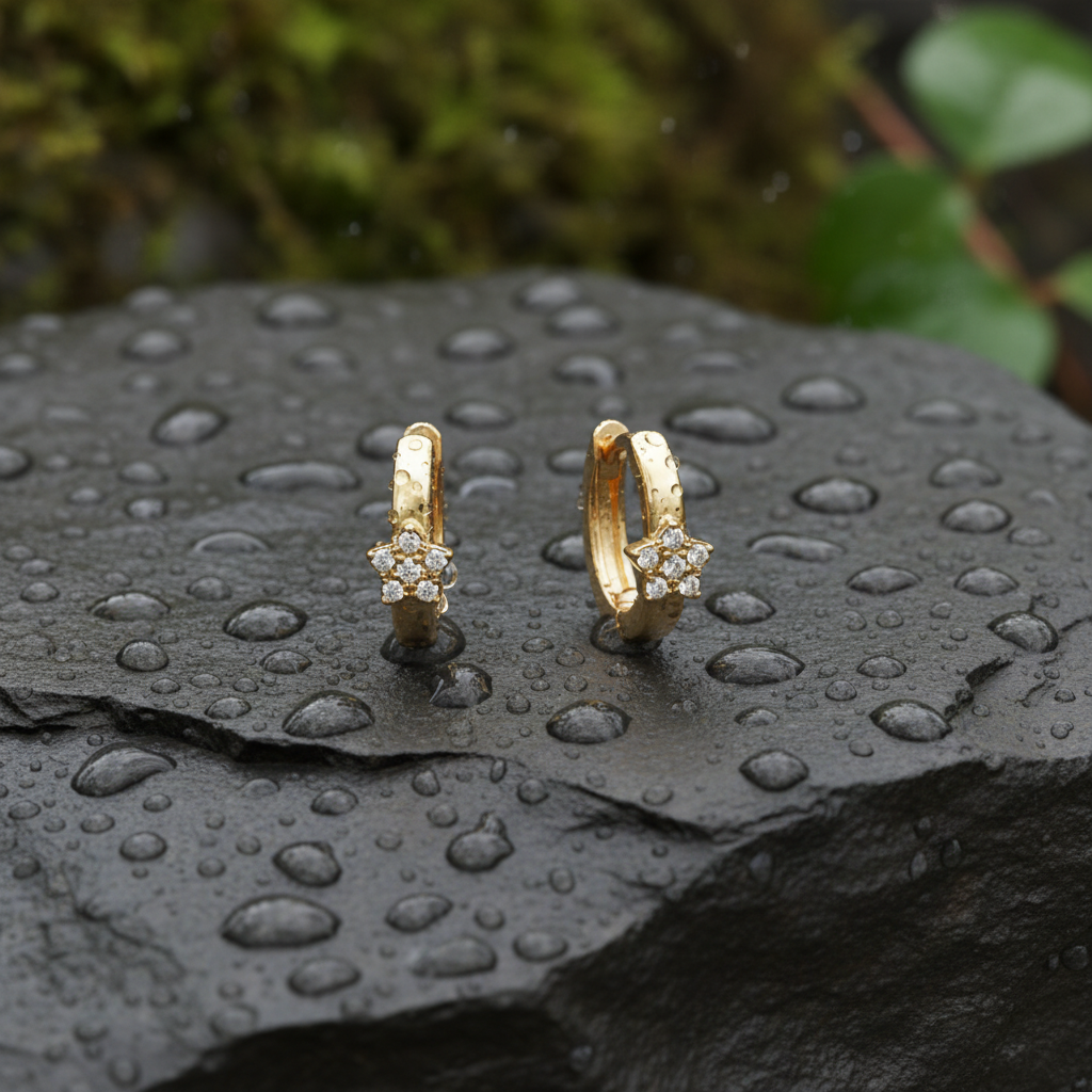 EHA57622. 14k Solid Gold Diamond Flower Stud Earrings