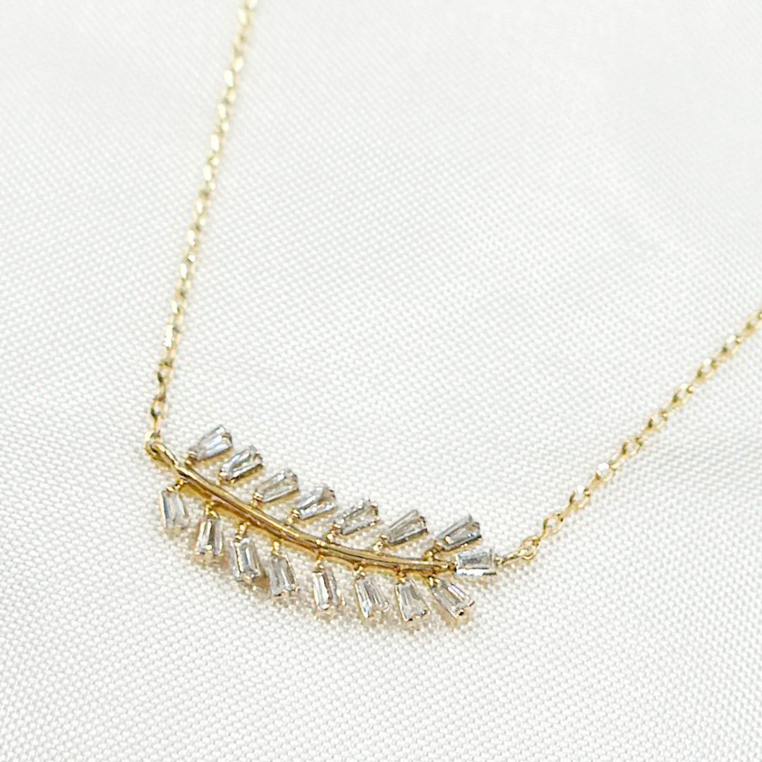 14K Solid Gold Diamond Leaf Shape Necklace. NT401709