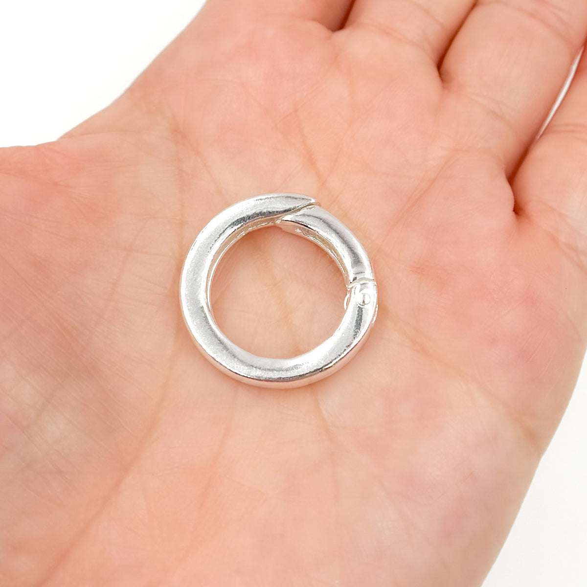 505SS. 23MM White Sterling Silver Round Clasp