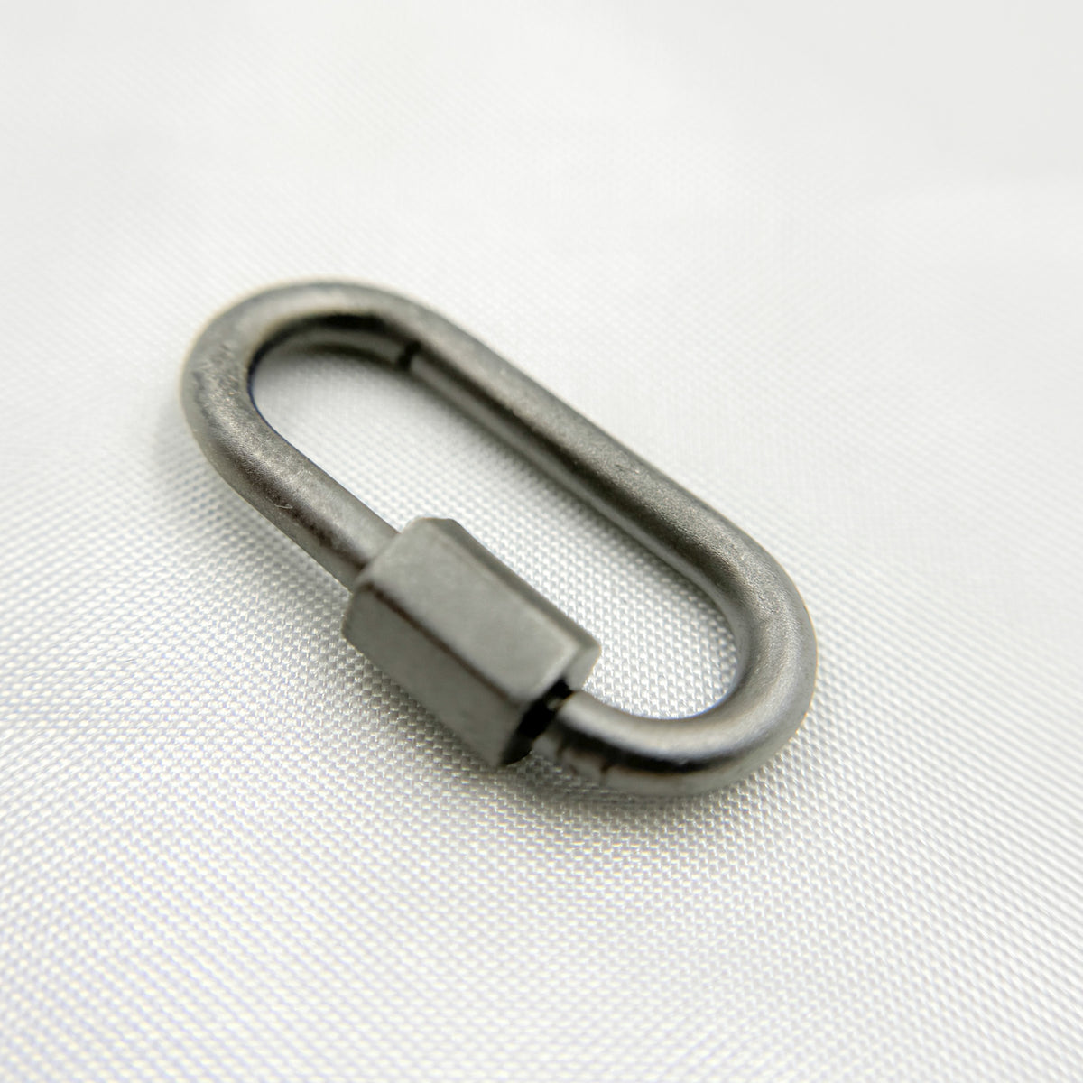DC603. Sterling Silver Oval Carabiner Clasp