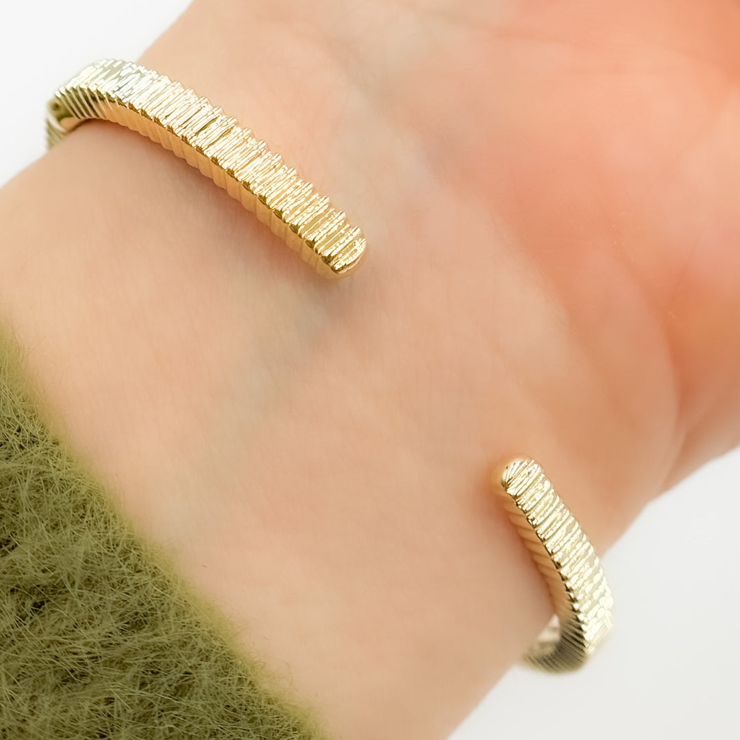 BNH68429. 14K Solid Gold Diamond Bangle