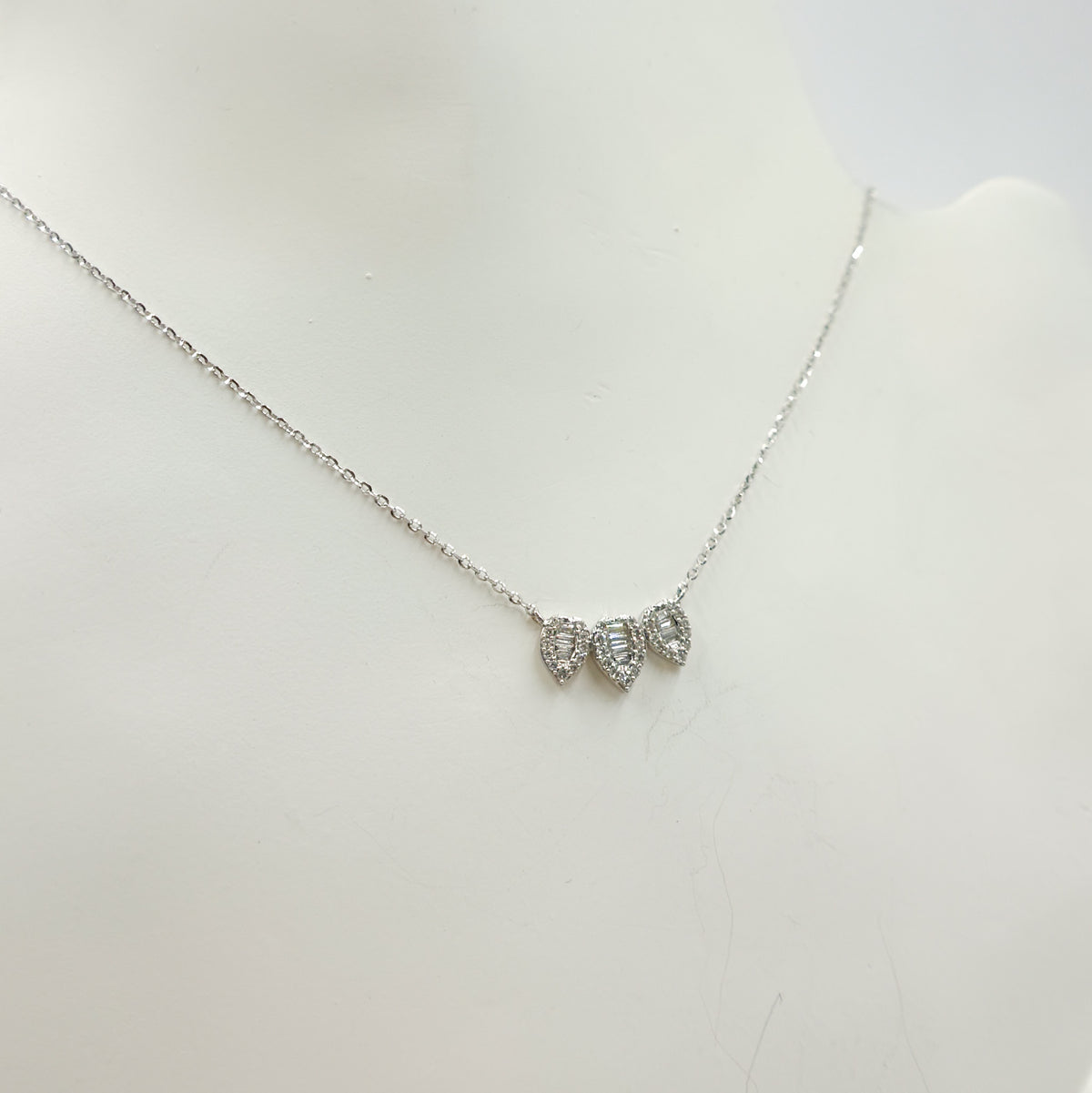 NT112020. 14K Solid Gold Diamond 3 Leaf Necklace