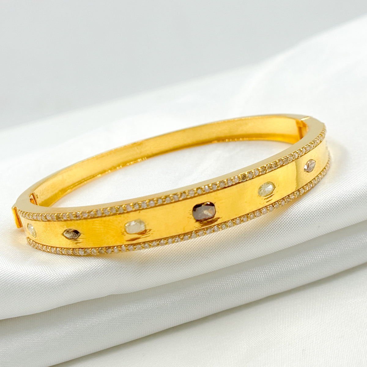 CGDP53. 14K Solid Gold Diamond & Fancy Diamond Bracelet