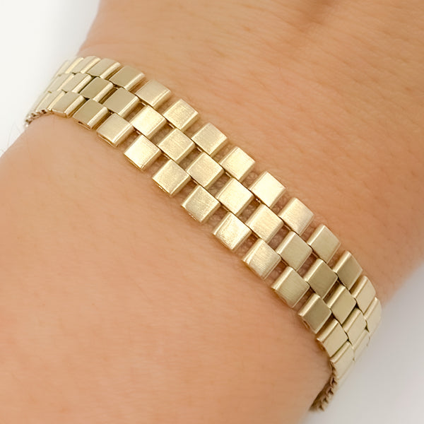 283/152B. 14K Solid Gold Pattern Bracelet
