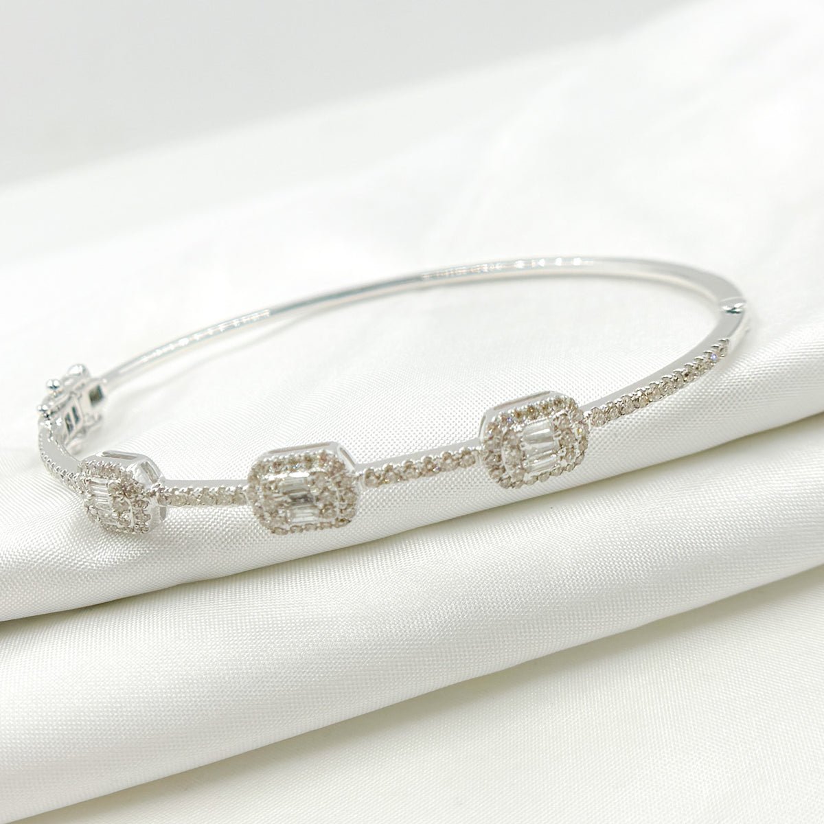 BNL68161. 14K White Solid Gold Diamond Bracelet