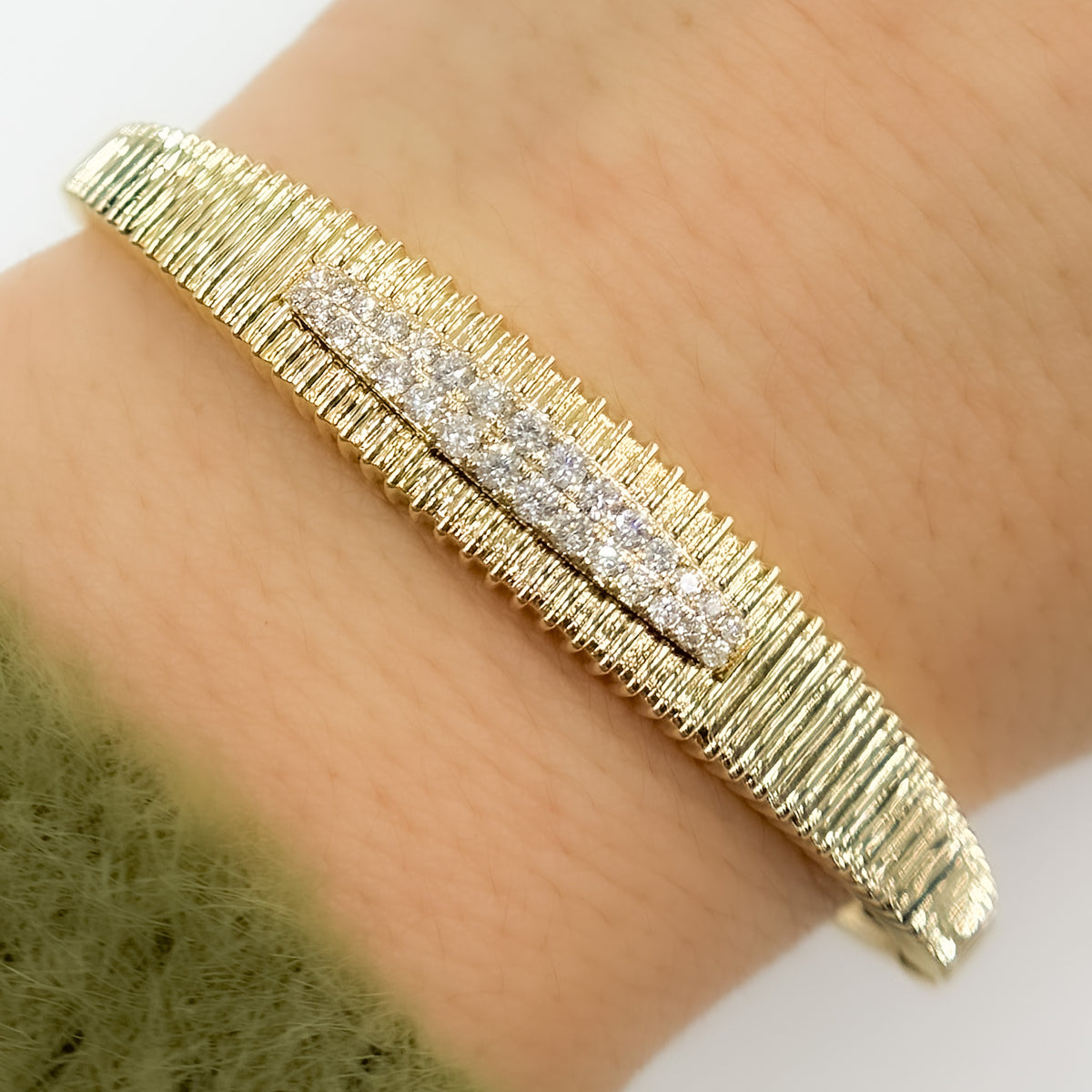 BNH68429. 14K Solid Gold Diamond Bangle