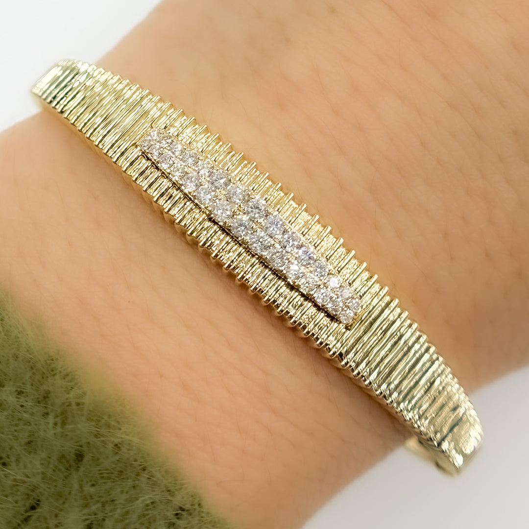 BNH68429. 14K Solid Gold Diamond Bangle