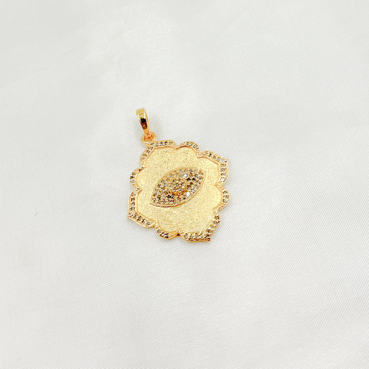 DP297. Diamond Silver Eye Flower Pendant