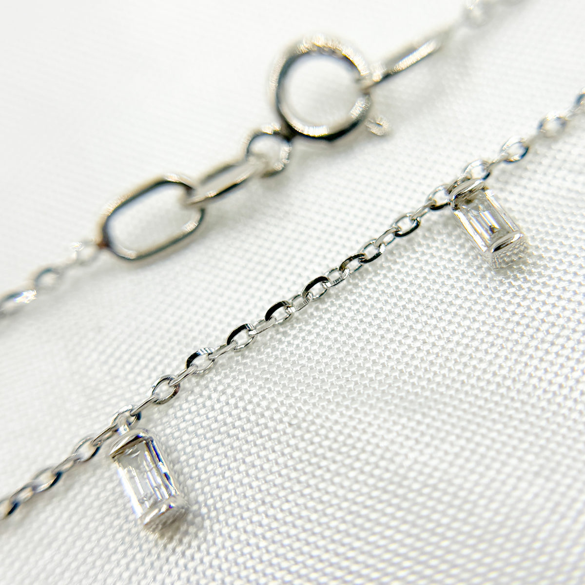 NT401865. 14K Solid Gold Diamond Dangle Necklace