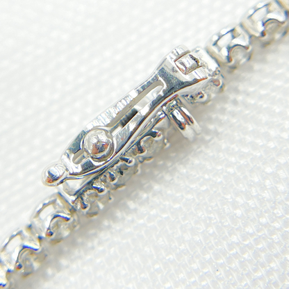OJ7530. 14K White Gold Bracelet with Diamond Hearts