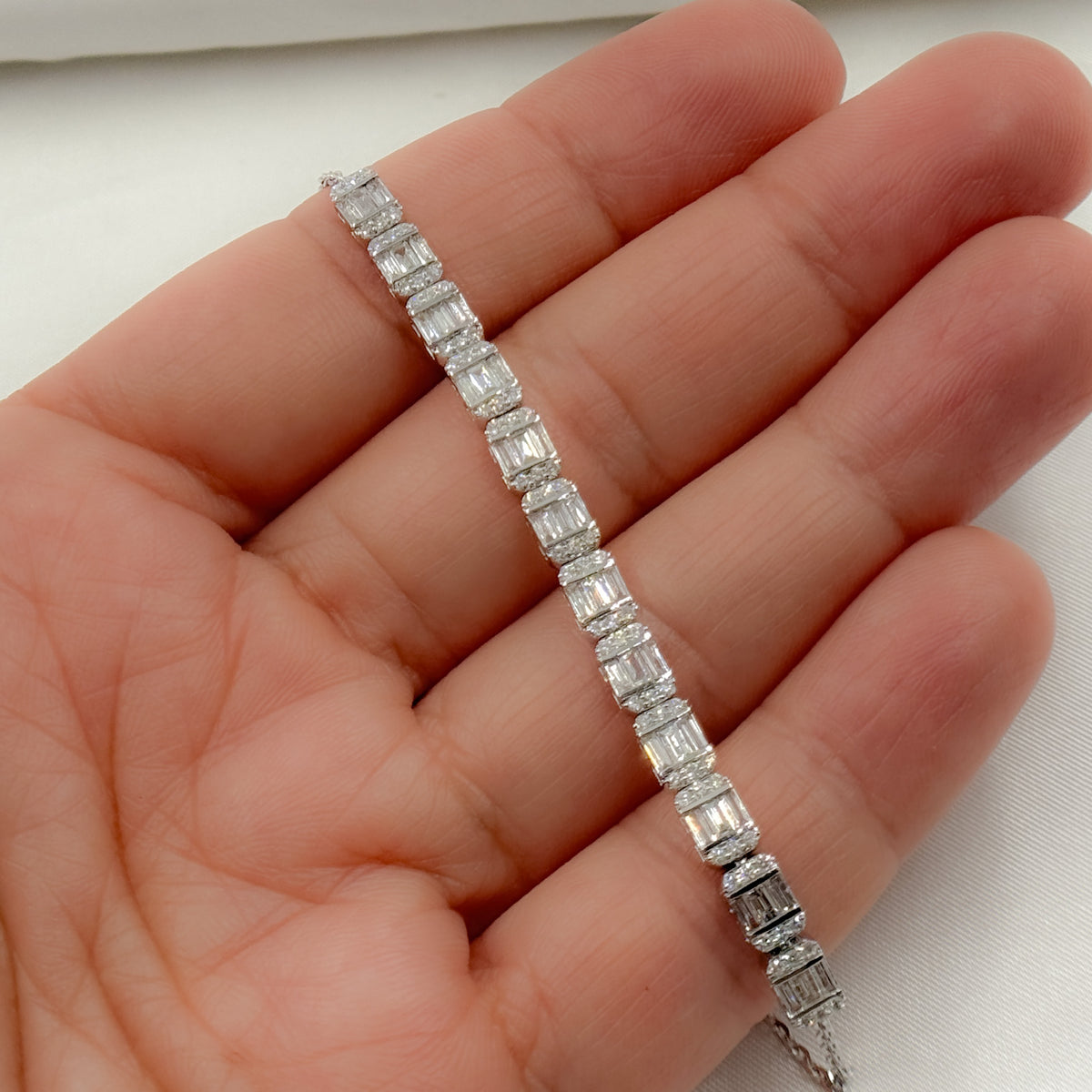 BR402433. 14k Solid Gold Diamond Bracelet