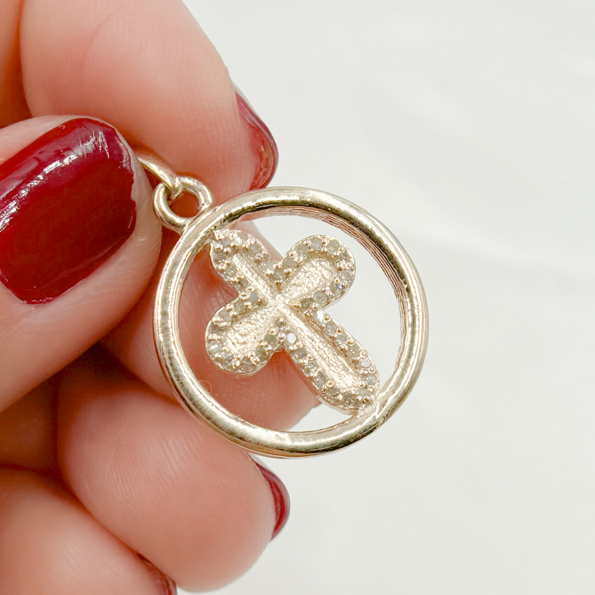 DP462. Diamond Sterling Silver Round Cross Pendant