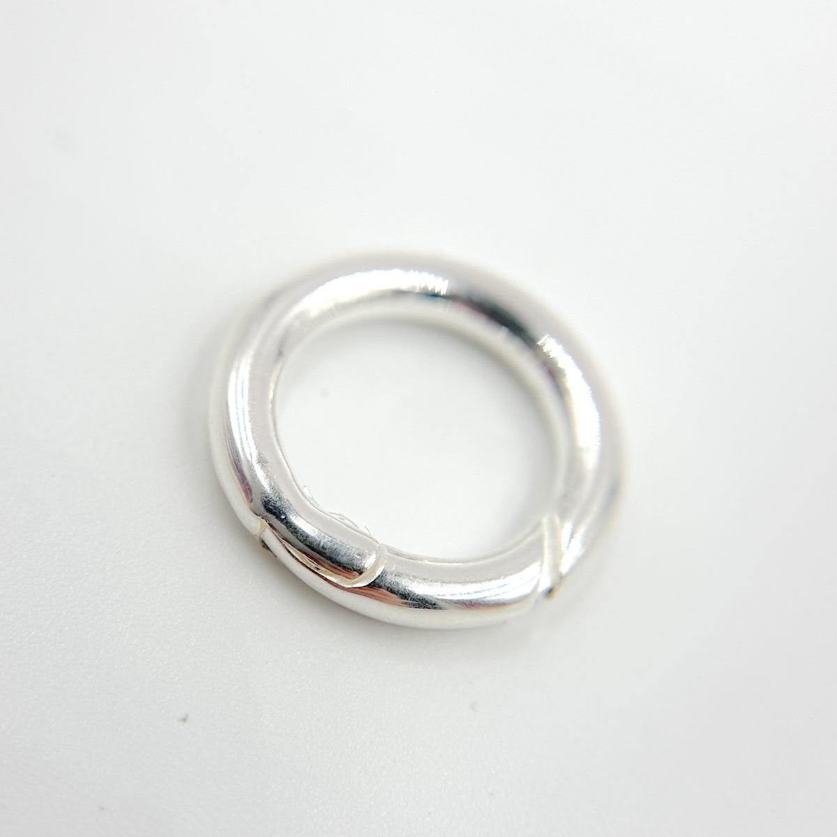 CHM05615SS. 15MM White Sterling Silver Round Clasp