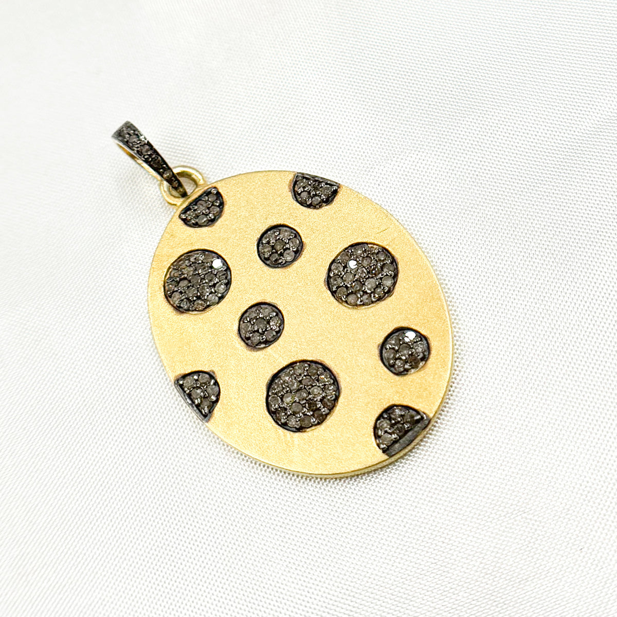 DP399. Diamond Sterling Silver Oval Pendant