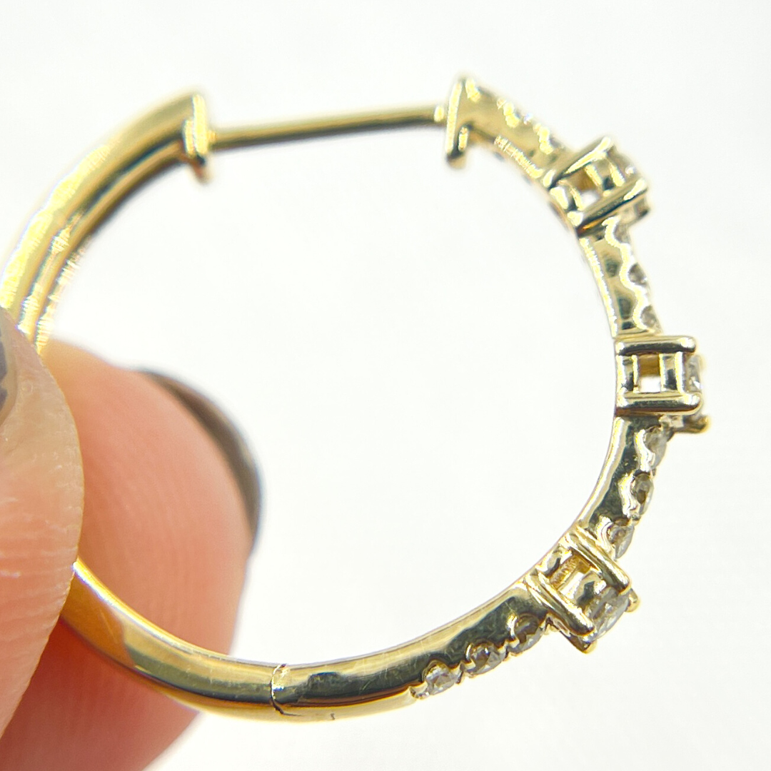 14K Solid Gold Diamond Hoop Earrings. EHH56702