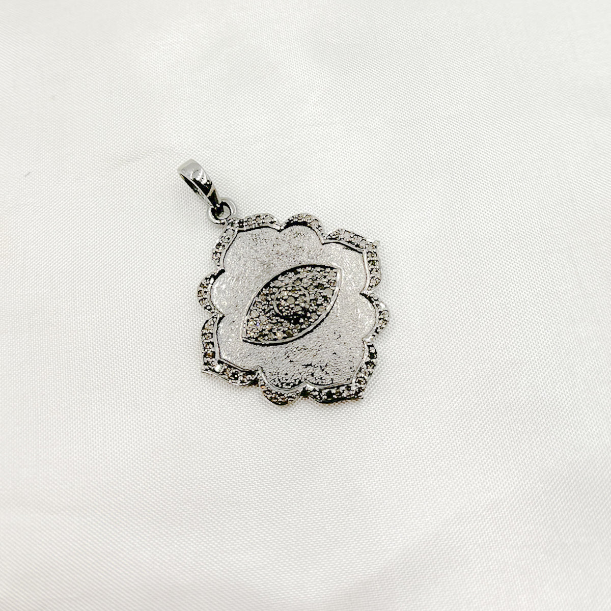 DP297. Diamond Silver Eye Flower Pendant
