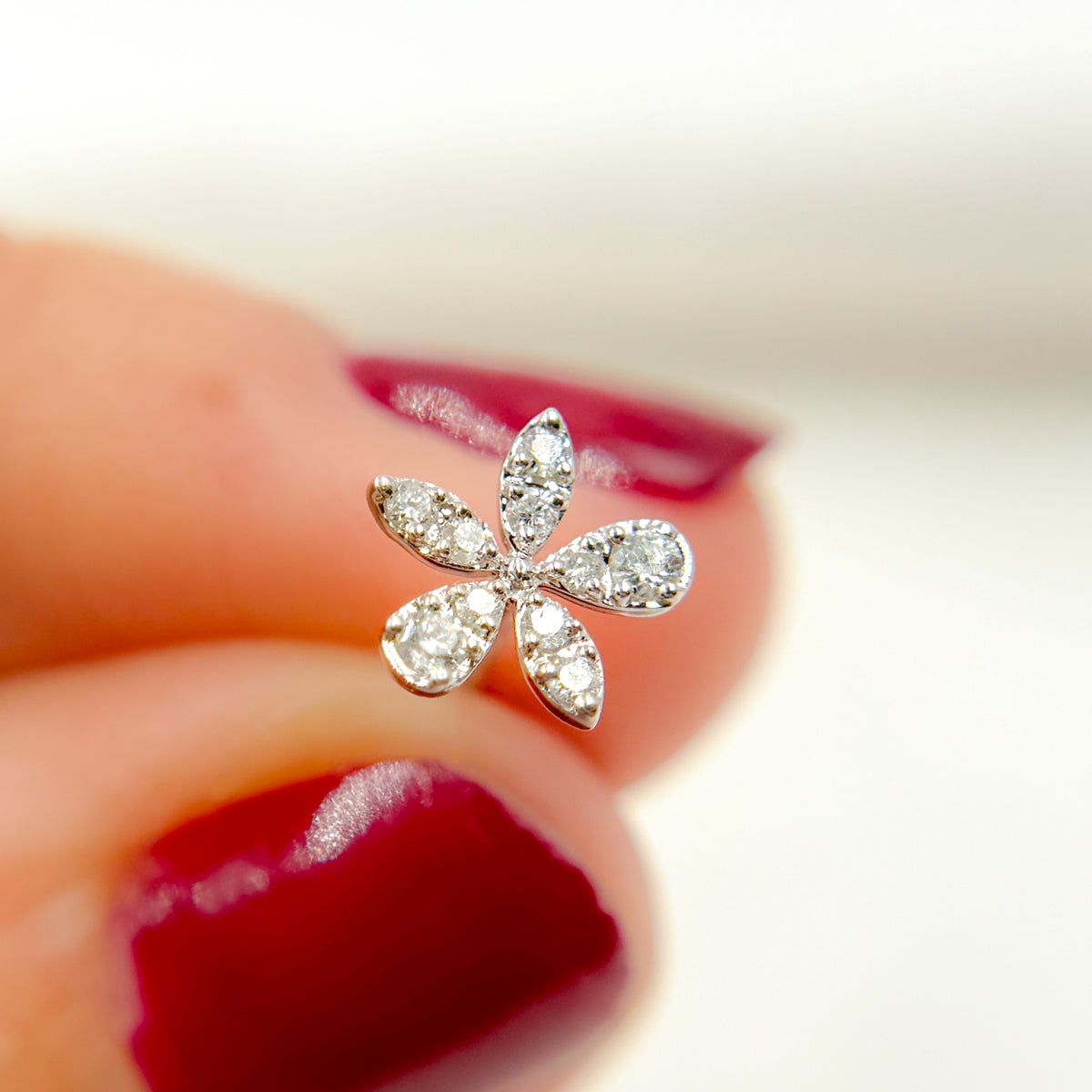 ER413387. 14K Solid Gold Diamond Flower Studs