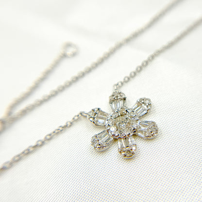 TJ0009. 14K Solid Gold Diamond Flower Shape Necklace