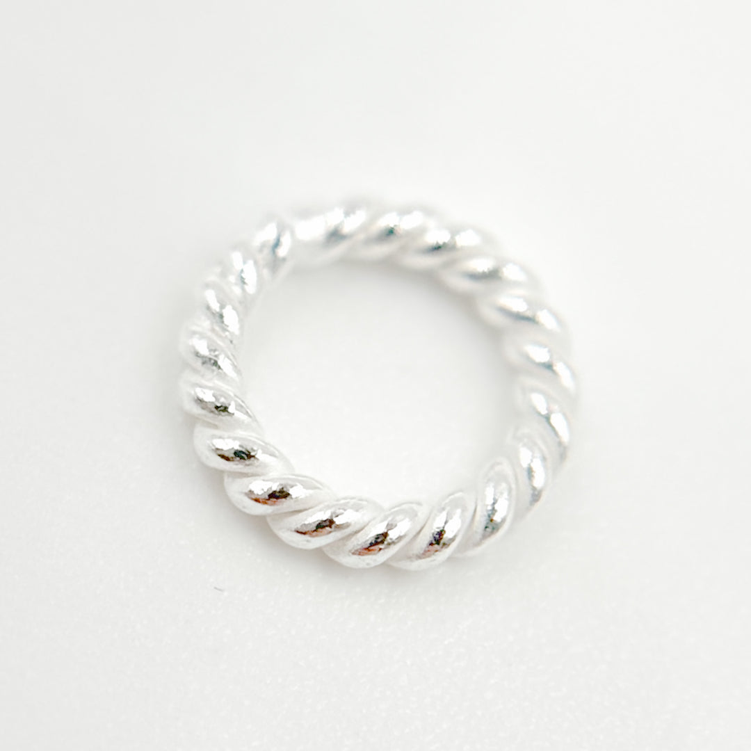 5004481CT. 6MM 20.5Gauge White Twisted Close Jump Ring