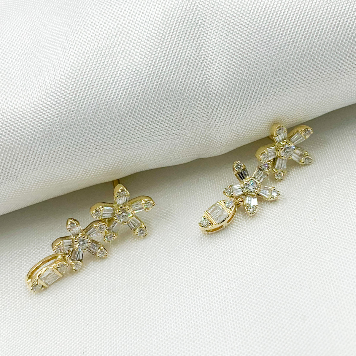 ER417847. 14k Solid Gold Diamond Flower Dangle Stud Earrings