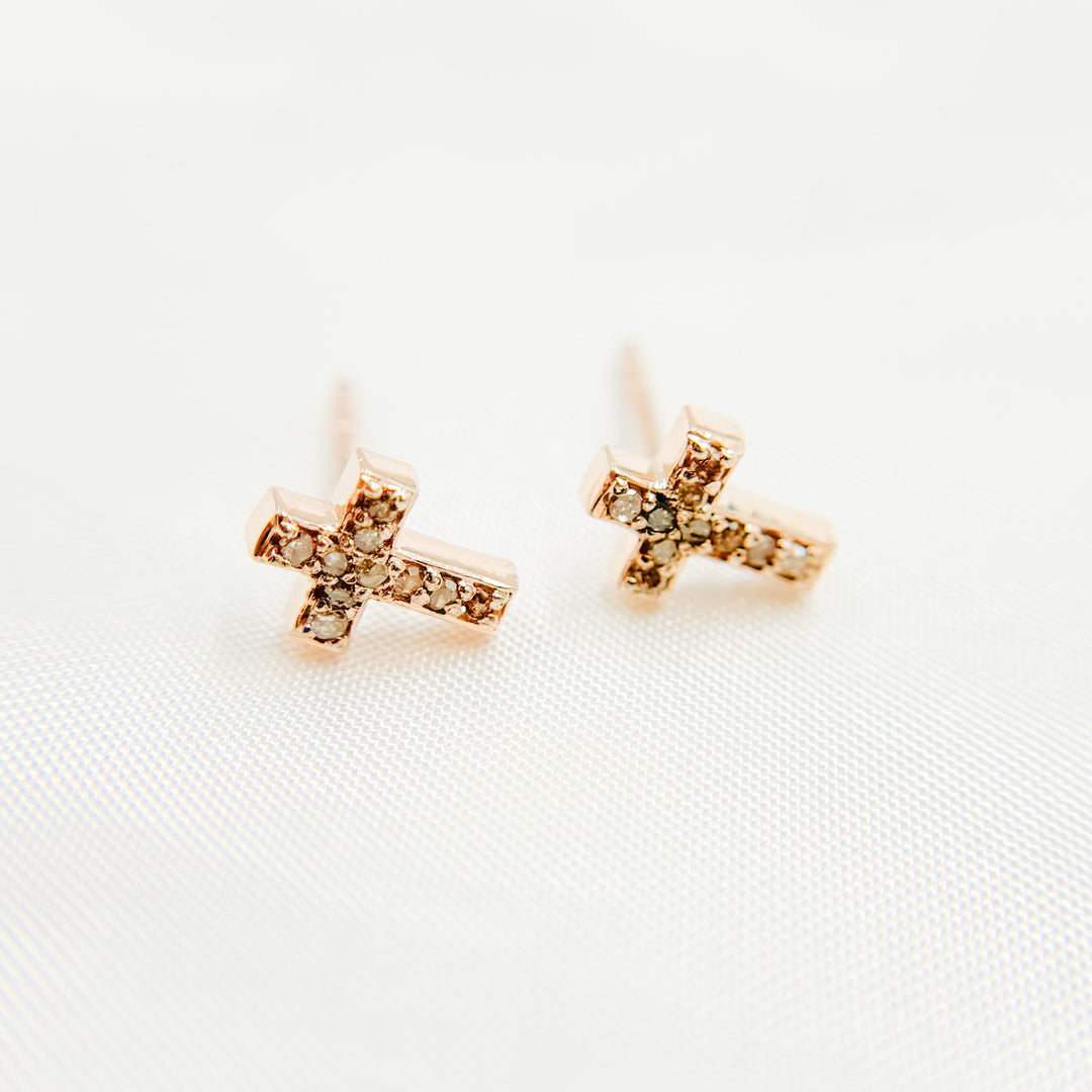 DE052. Diamond Sterling Silver Cross Studs