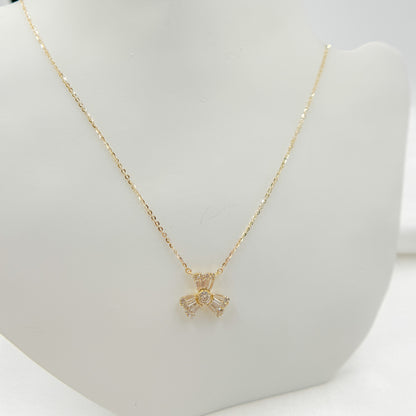 NFG71572. 14k Solid Gold Diamond Flower Necklace