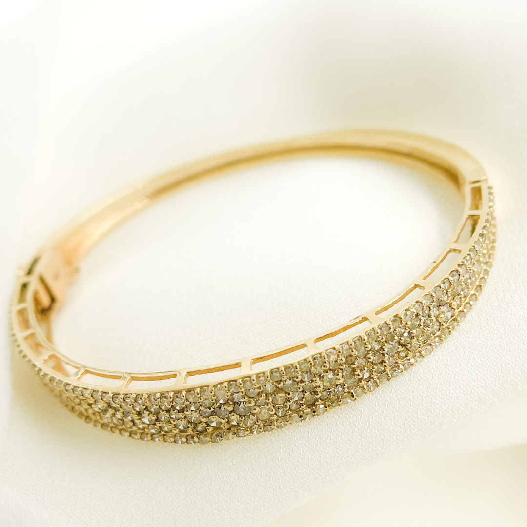 14K Solid Gold Diamond Bangle. KG89