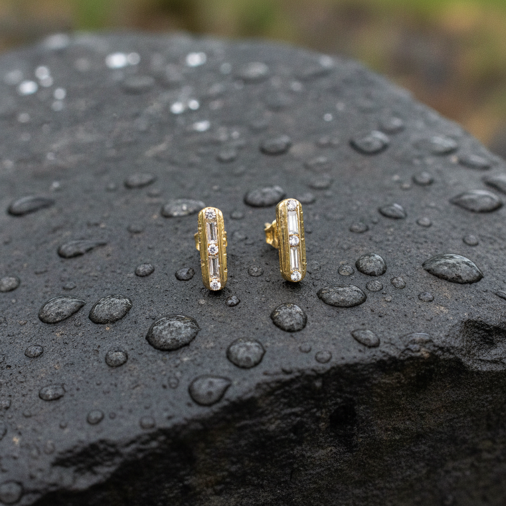 EFE52672. 14k Solid Gold Diamond Baguette Stud Earrings