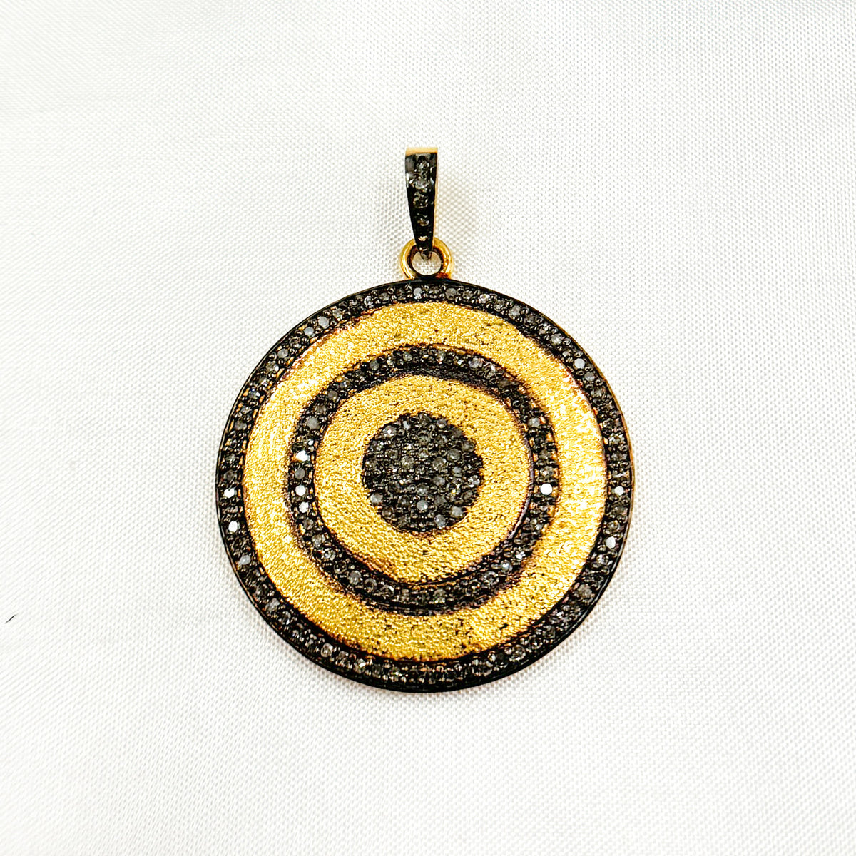 DP283. Diamond Sterling Silver Round Pendant