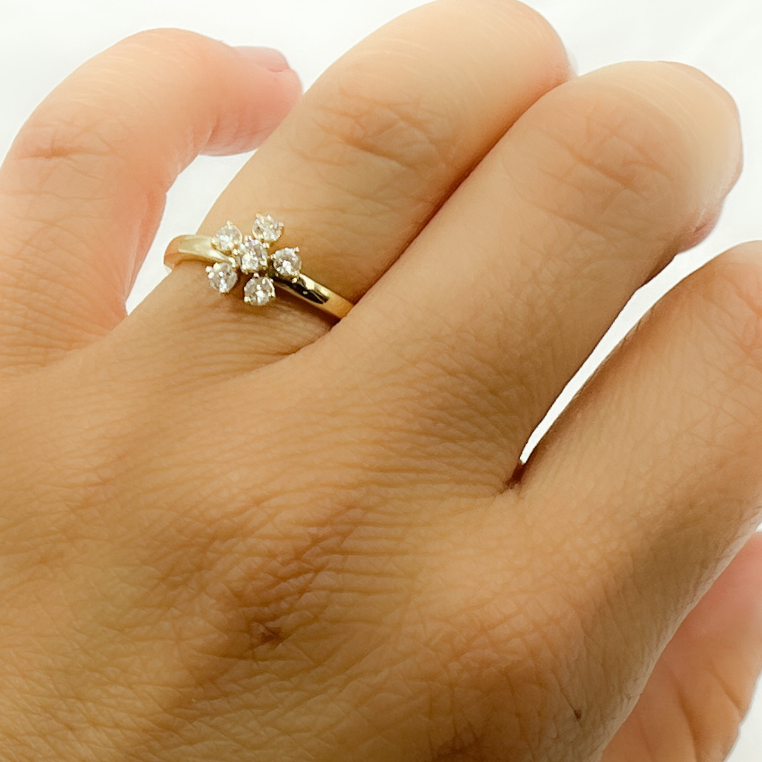 14k Solid Gold Diamond Flower Ring. RN411098