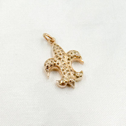 DC889. Diamond Sterling Silver Fleur De Lis Shape Pendant