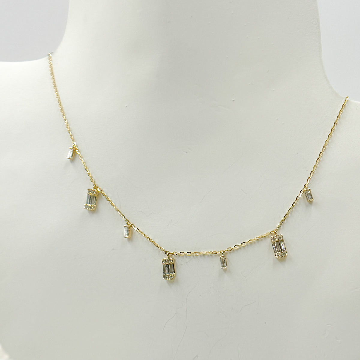 NT401824. 14K Solid Gold Diamond Dangle Necklace